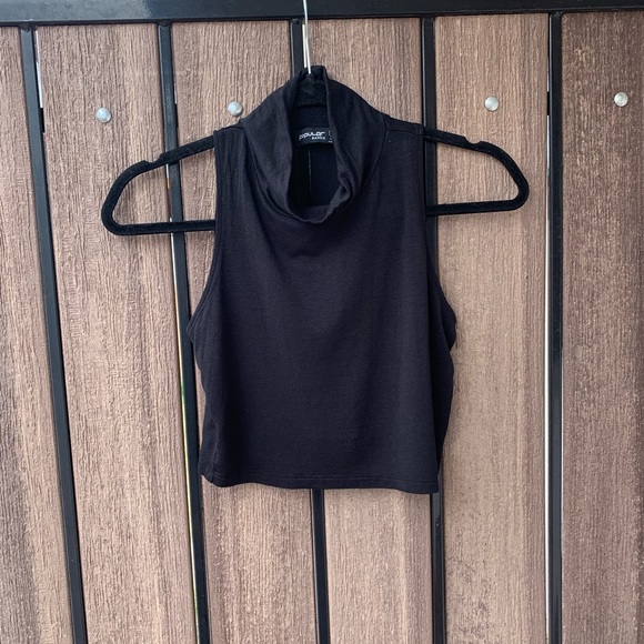 Black Sleeveless Turtleneck Crop Top - Picture 3 of 8
